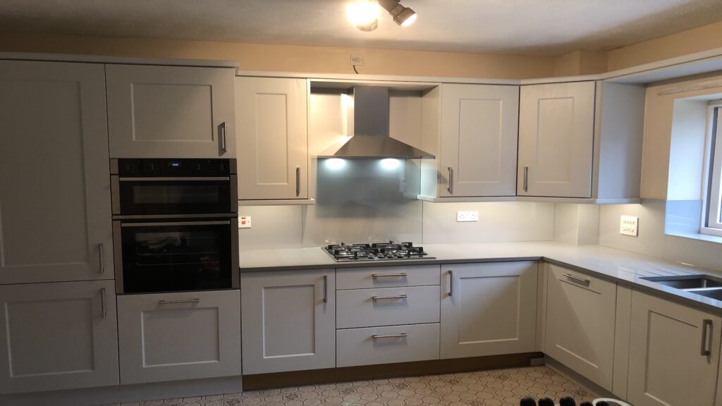 light grey cambridge style granite worktops