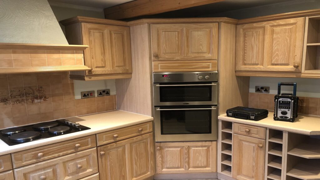 stressed-oak-kitchen-traditional-canopy
